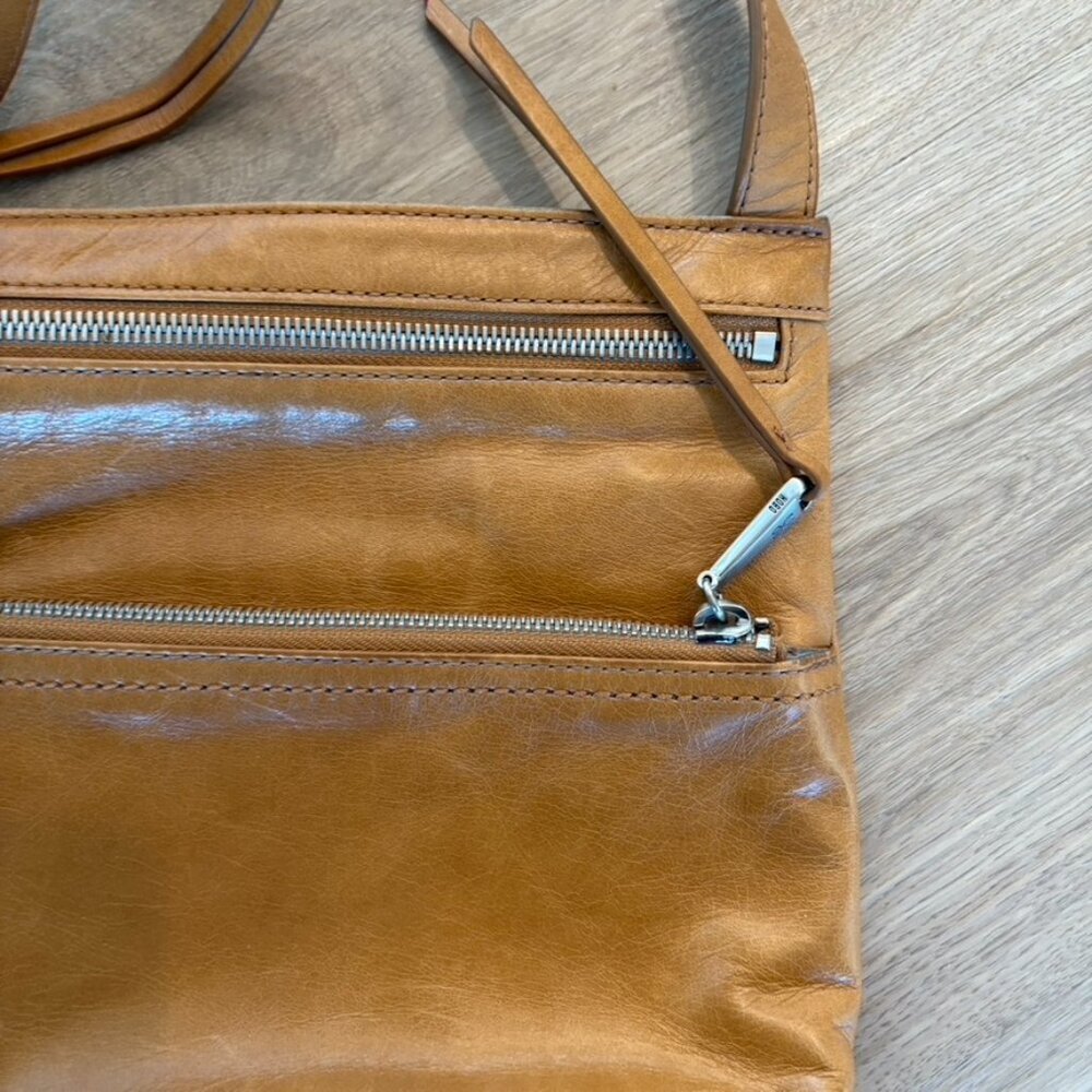 Hobo brown leather crossbody purse cognac color - Picture 3 of 7